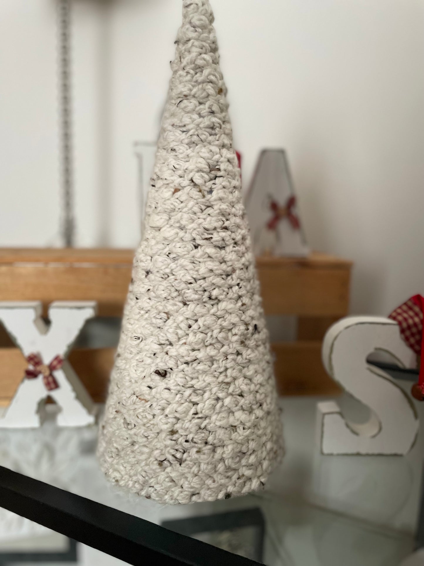 Handmade Crochet Christmas Tree – Cream Tweed (27 cm)