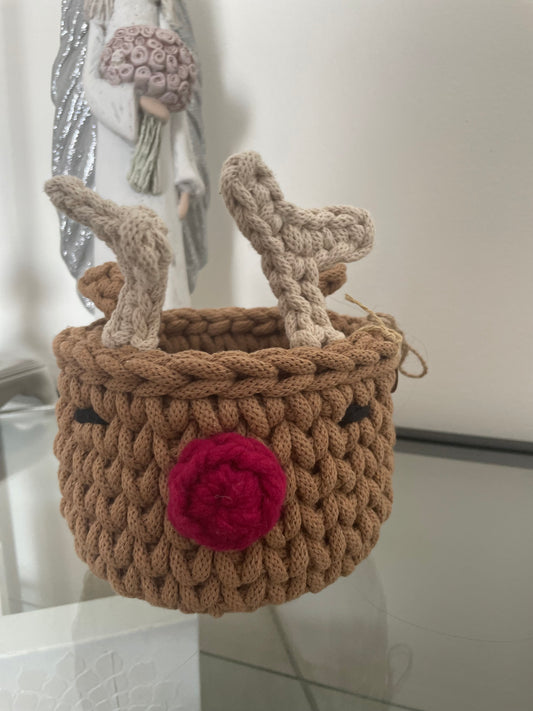⸻

Handmade Reindeer Basket – Mini Christmas Edition
• Diameter: 14 cm
• Height: 10 cm
• Base: Wooden