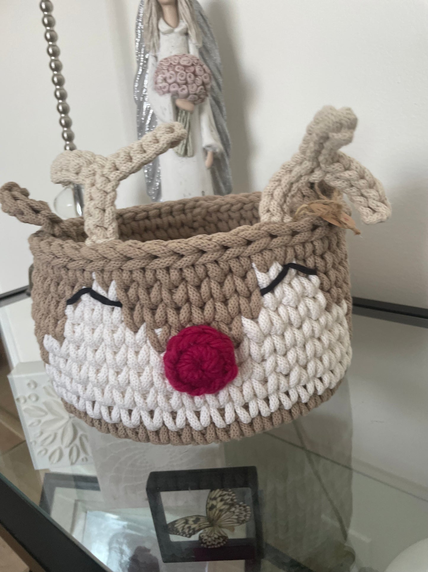 Handmade Reindeer Basket – Christmas Edition
• Diameter: 23 cm
• Height: 13 cm
• Base: Wooden