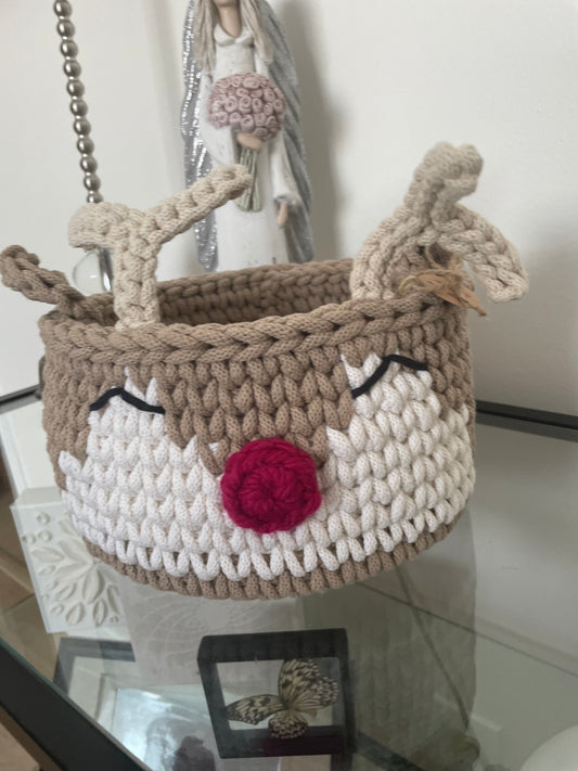 Handmade Reindeer Basket – Christmas Edition
• Diameter: 23 cm
• Height: 13 cm
• Base: Wooden