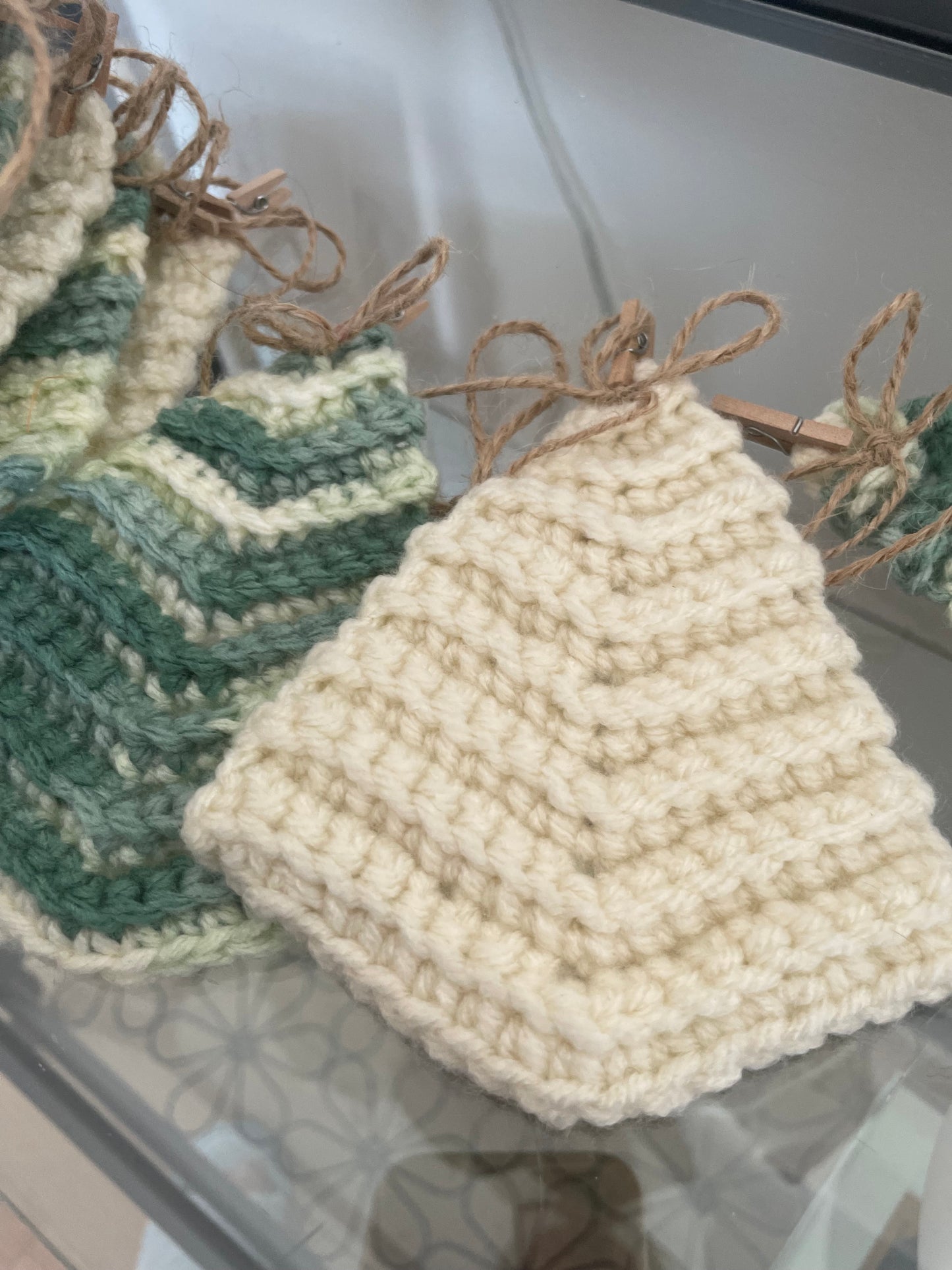 Handmade Wool Christmas Garland – 180 cm – Crochet Trees in Green & Cream