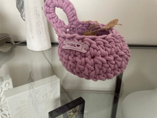Small Crochet Basket with Handle – Light Pink – 10 cm Height
