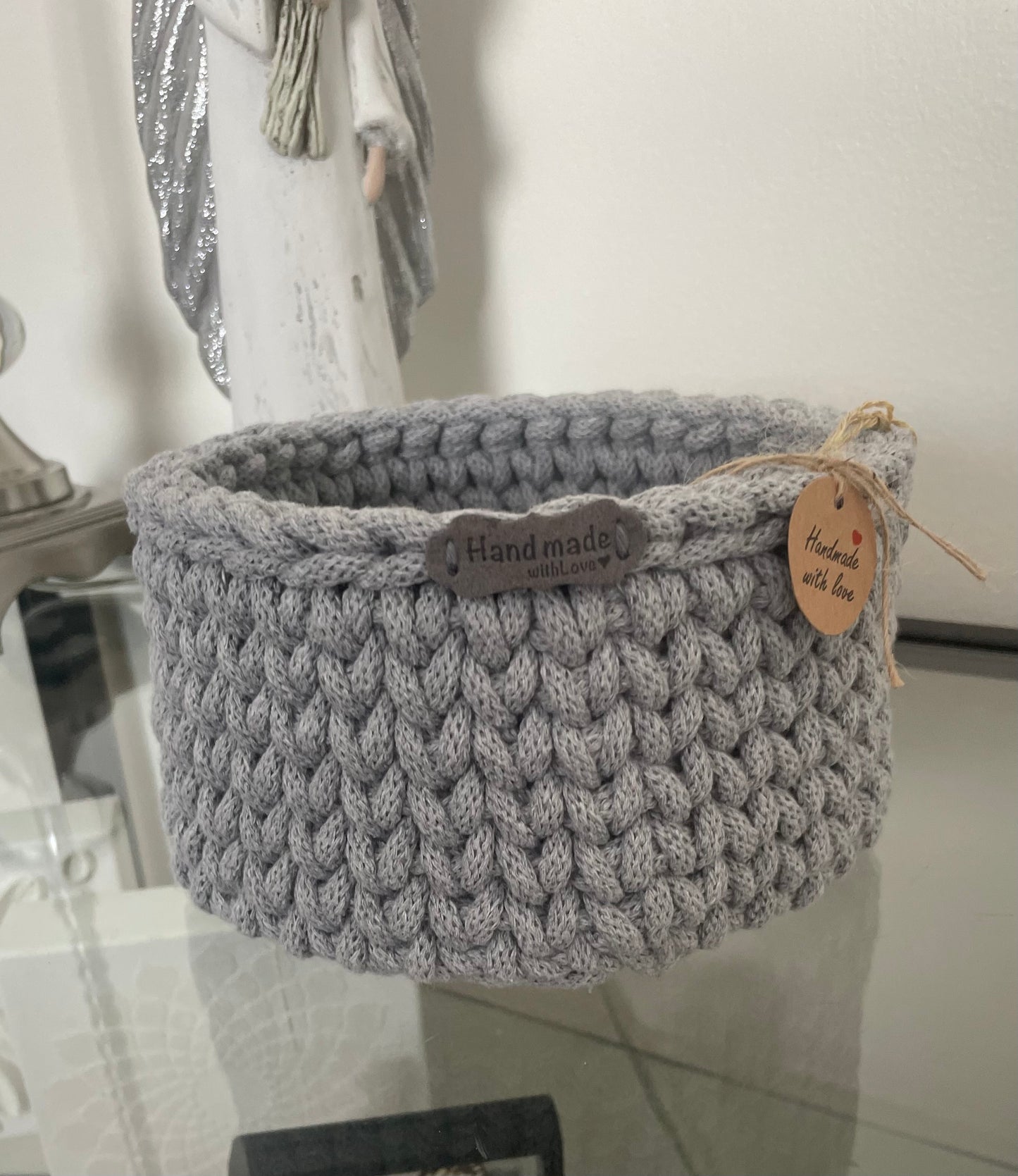 Grey
• Diameter: 17 cm
• Height: 9 cm